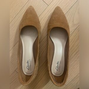 Clarks suede tan mid block heel pumps US size 9